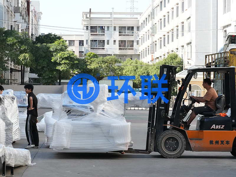 发货日常|江苏客户6台全自动制袋式套袋机顺利发货！